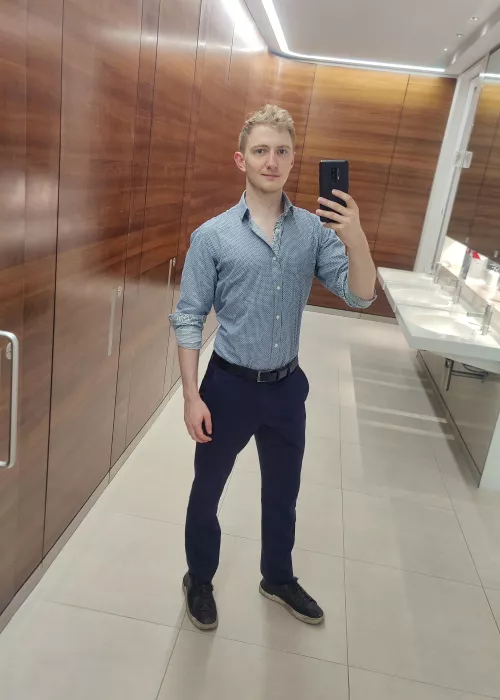 Overheating in the office today 🥵 by Atomlad360