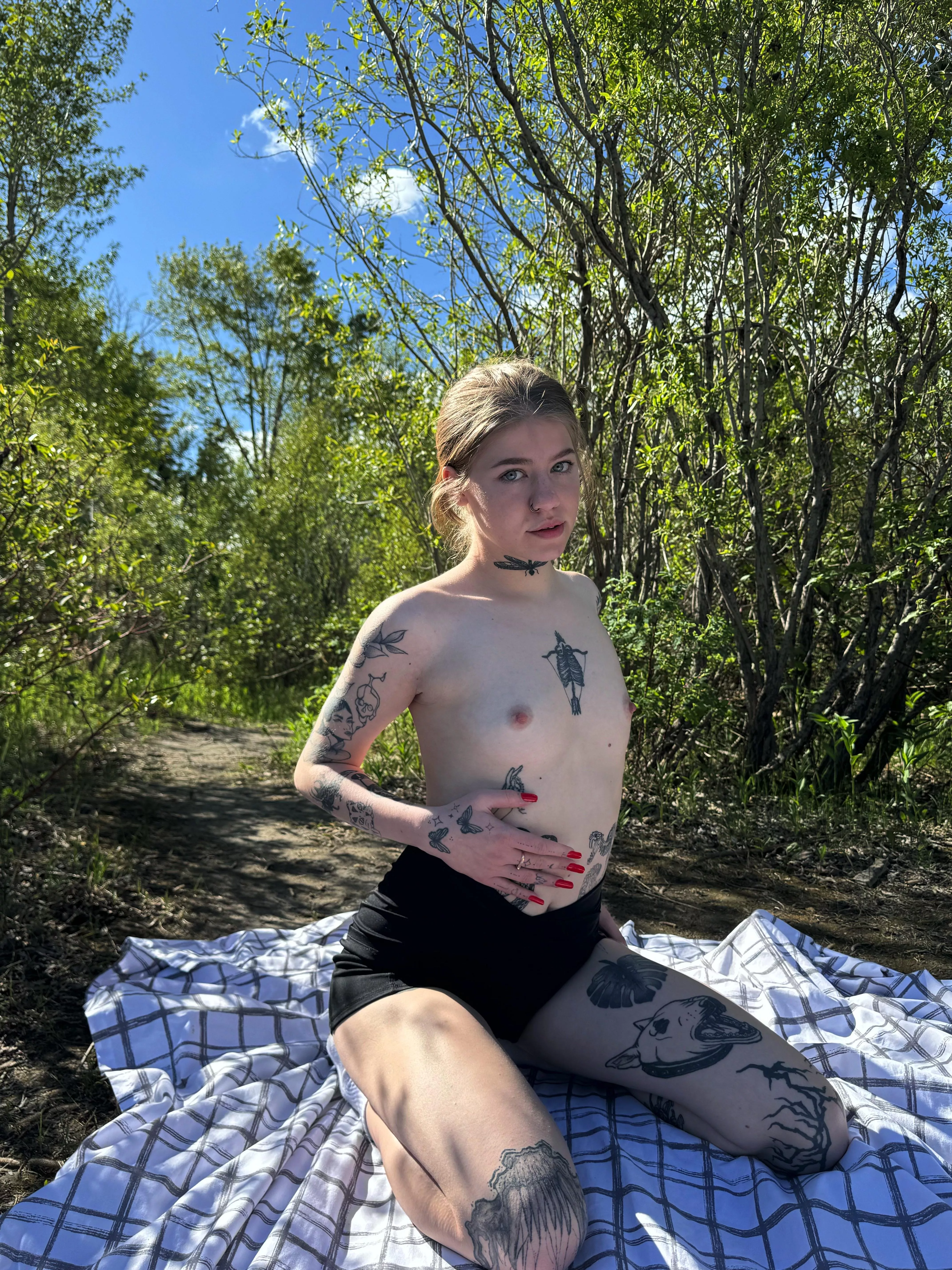 Run your hands down my body and play with my perky nipples posted by Mari_Yummy