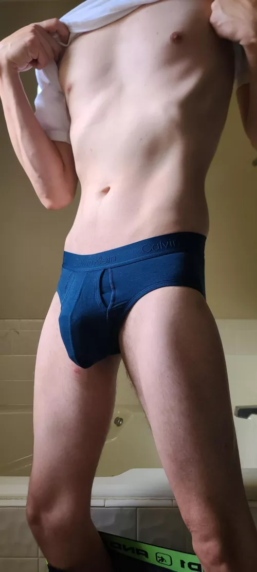 Should more guys wear briefs? (36) by whosmongoose