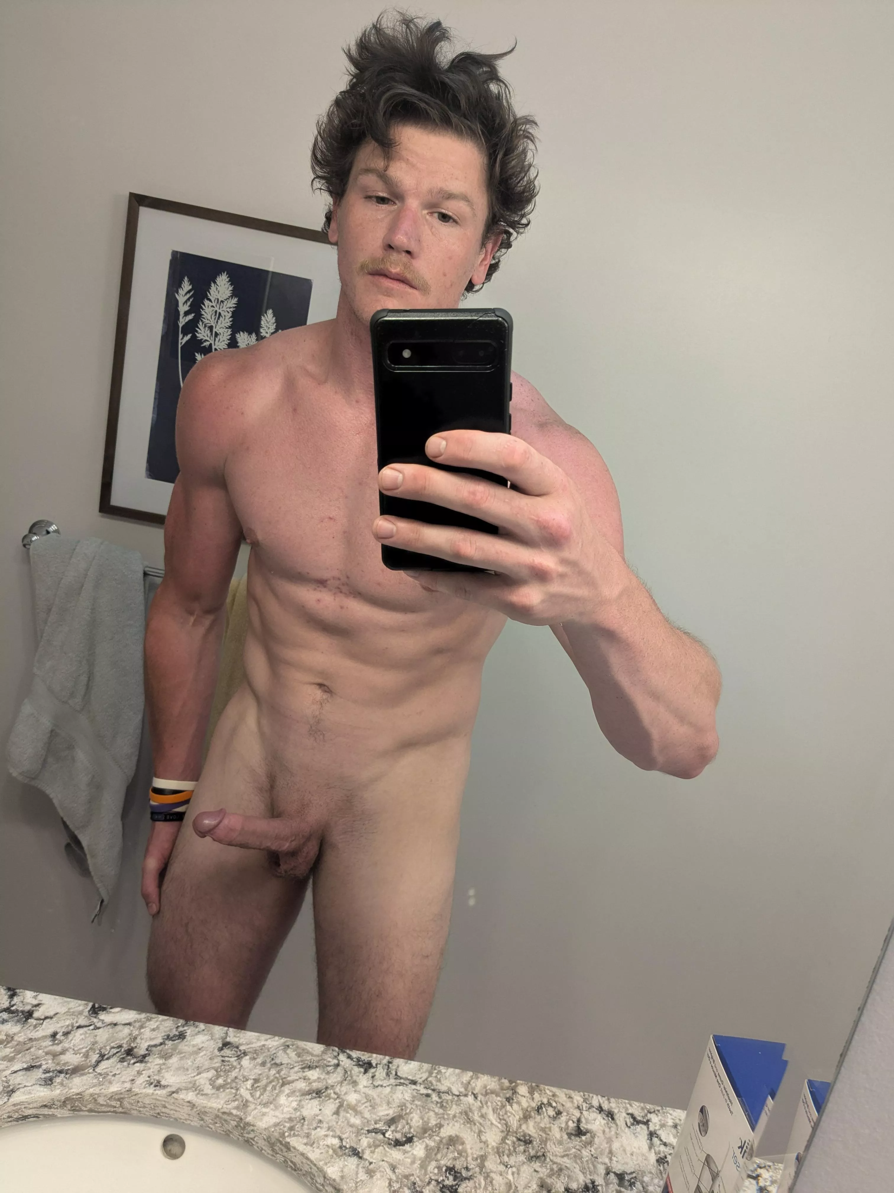 Tall and ripped. 6'3 200 lbs posted by hoodconnect