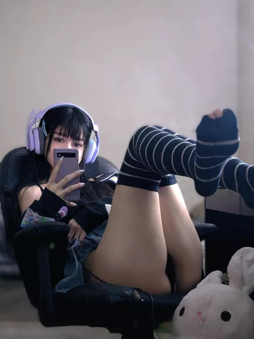tiny gamergirl upskirt 💜 by Long_Stable14
