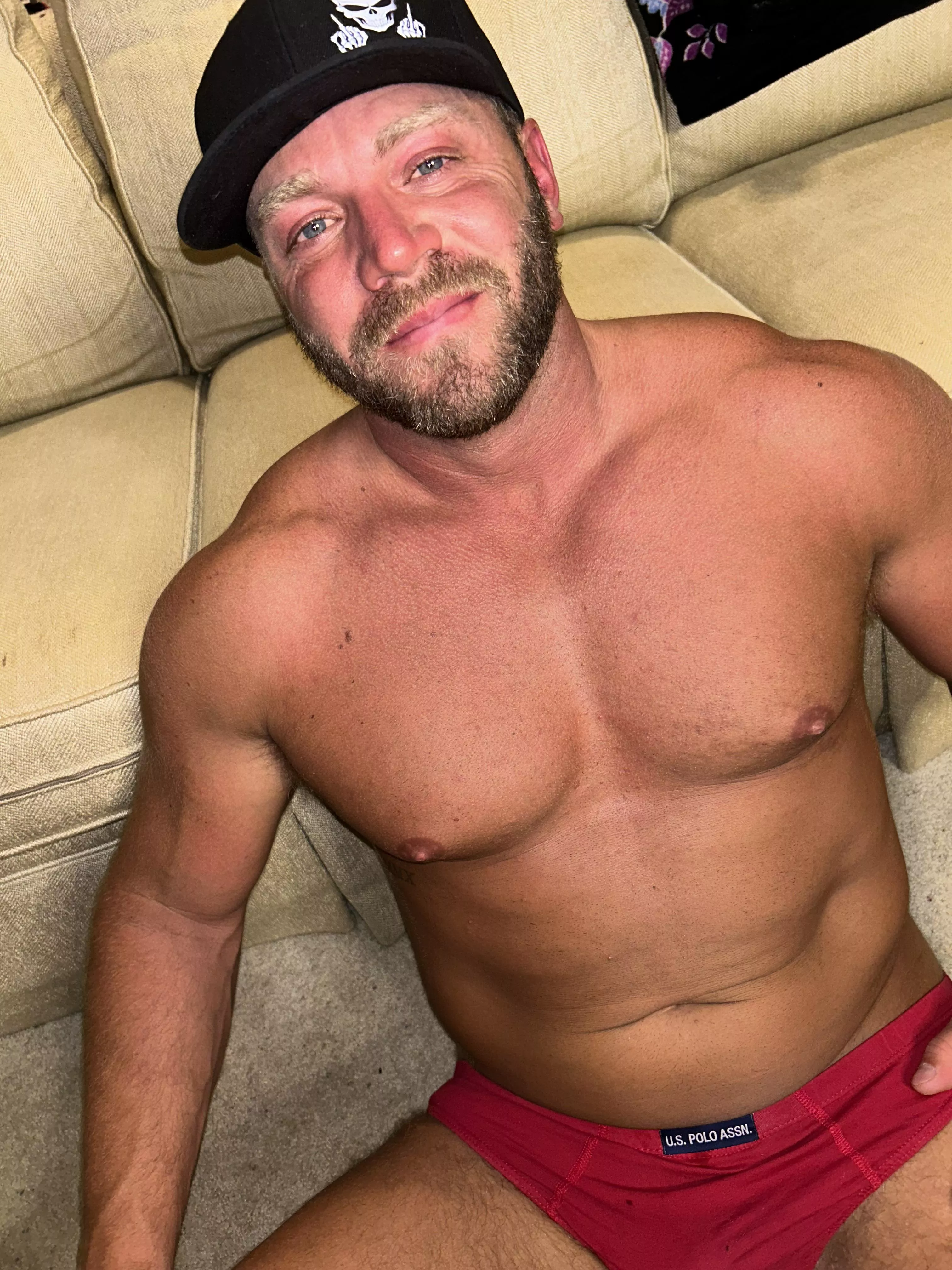 Want to come sit in my lap? [40]  posted by Southern_Steel