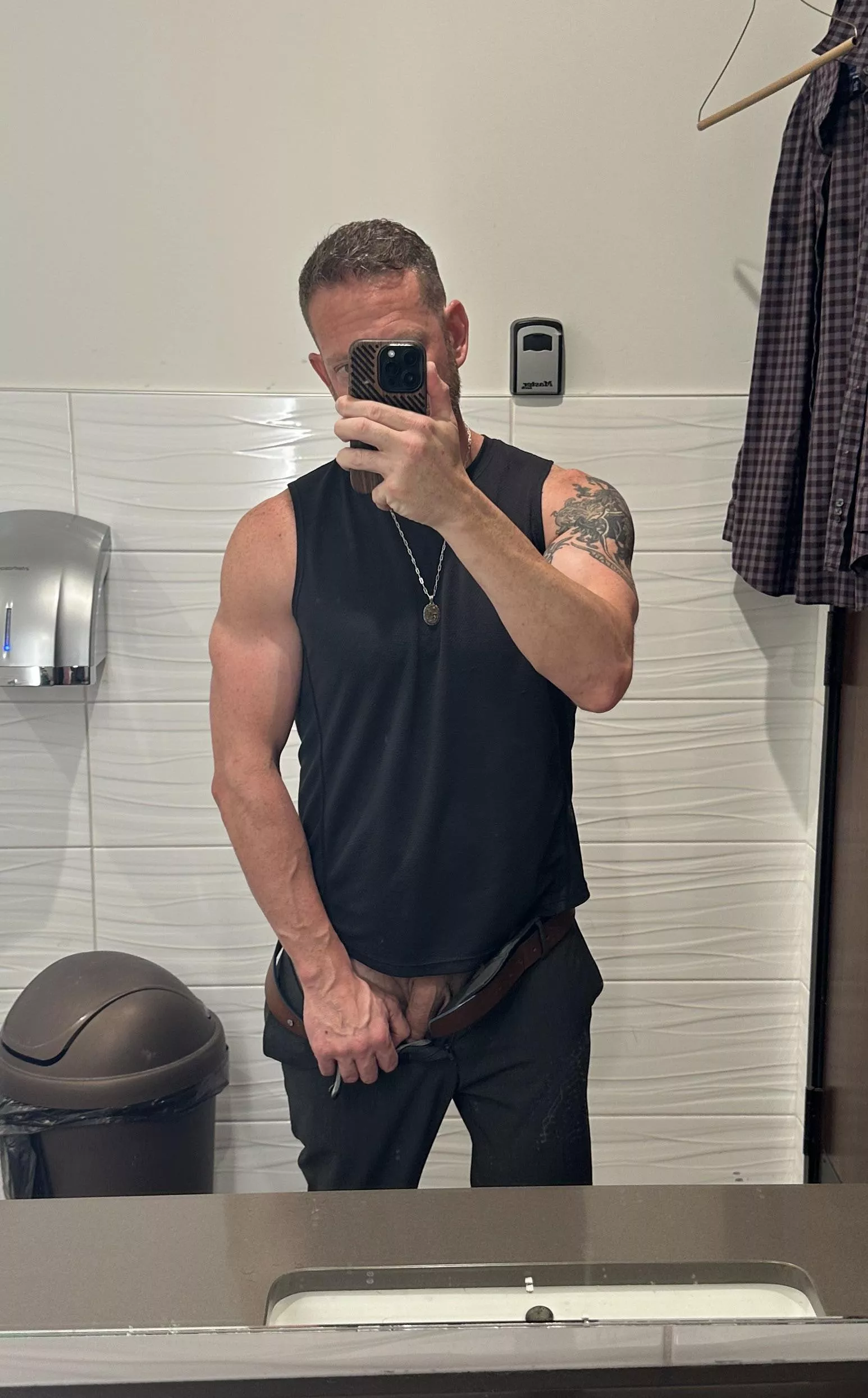 (41) Went straight from a haircut to a business meeting and remembered everything except my underwear 😬 🤷‍♂️ posted by strongbeardgame