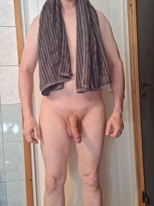 [43] Fresh out of shower by Malenurse8118