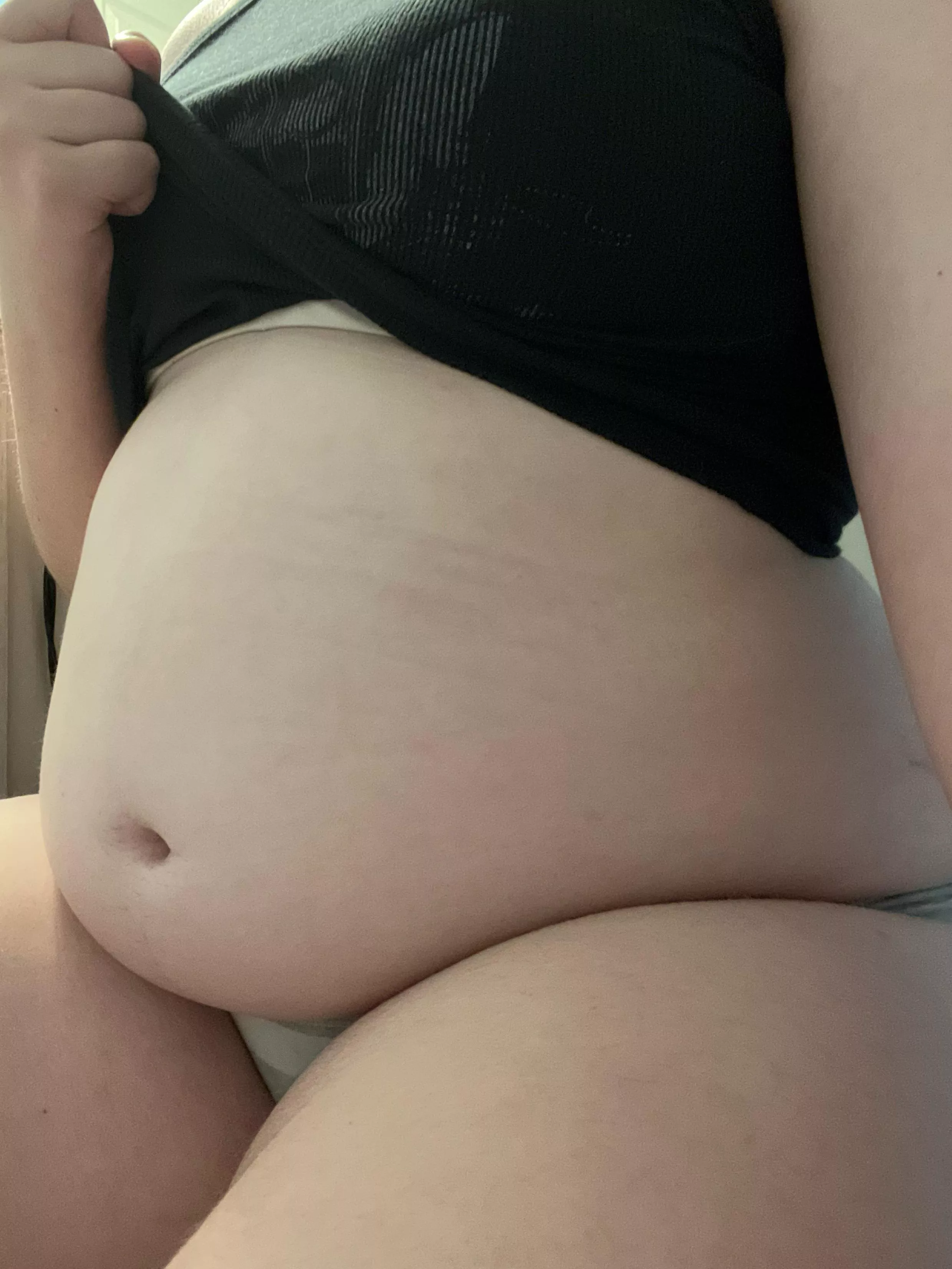 actually so bloated that i’m struggling to breathe 😮‍💨 posted by cinnamonsoftie