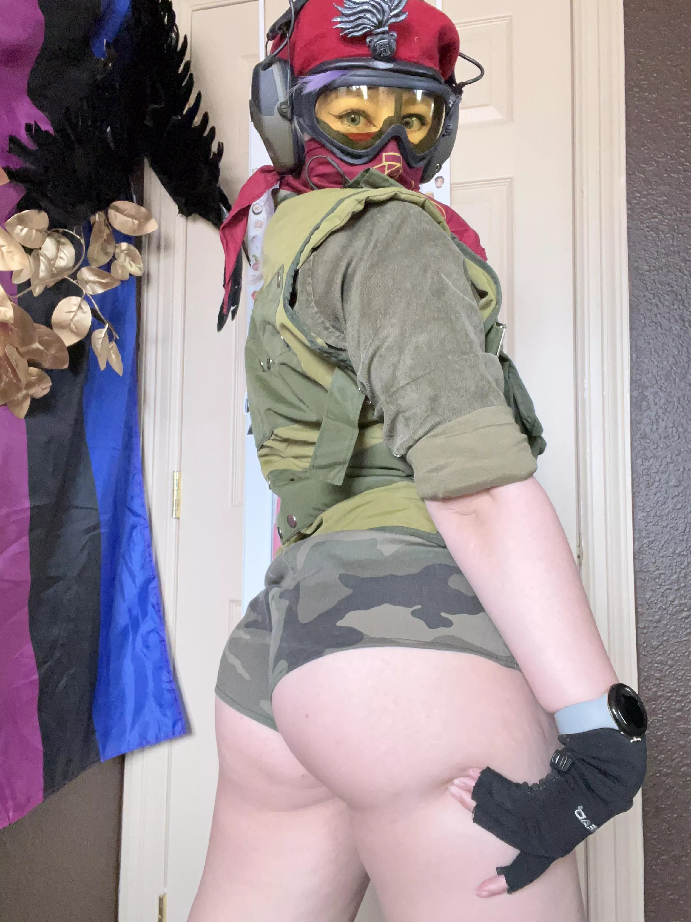 Alibi got her new uniform pants (u/MischievousBee) posted by MischievousBee