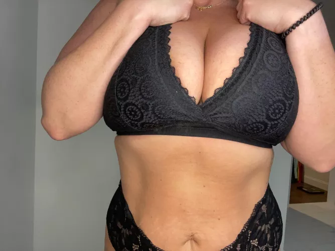 Black’s my favorite color by HotwifeNurse18