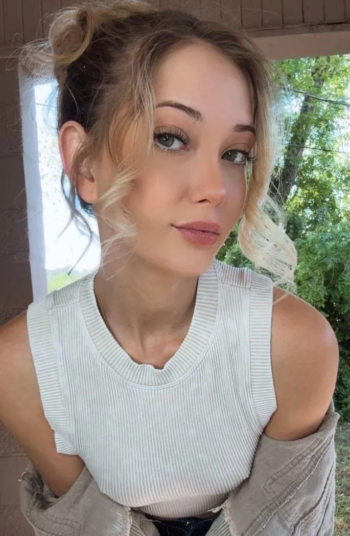 do I look hot in this fit posted by Ok-Produce5974