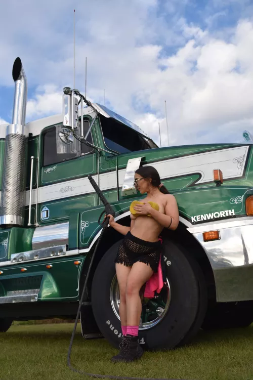 Do I need to use the sponge to get it wet  by Itsshazzz