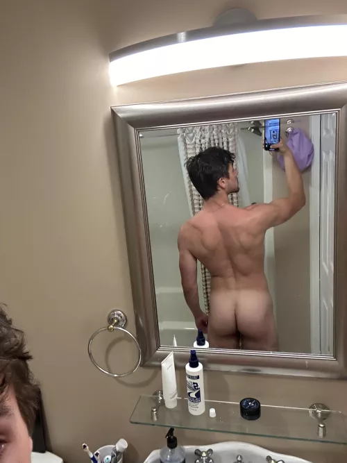 Ignore the tan line by lundimatin53