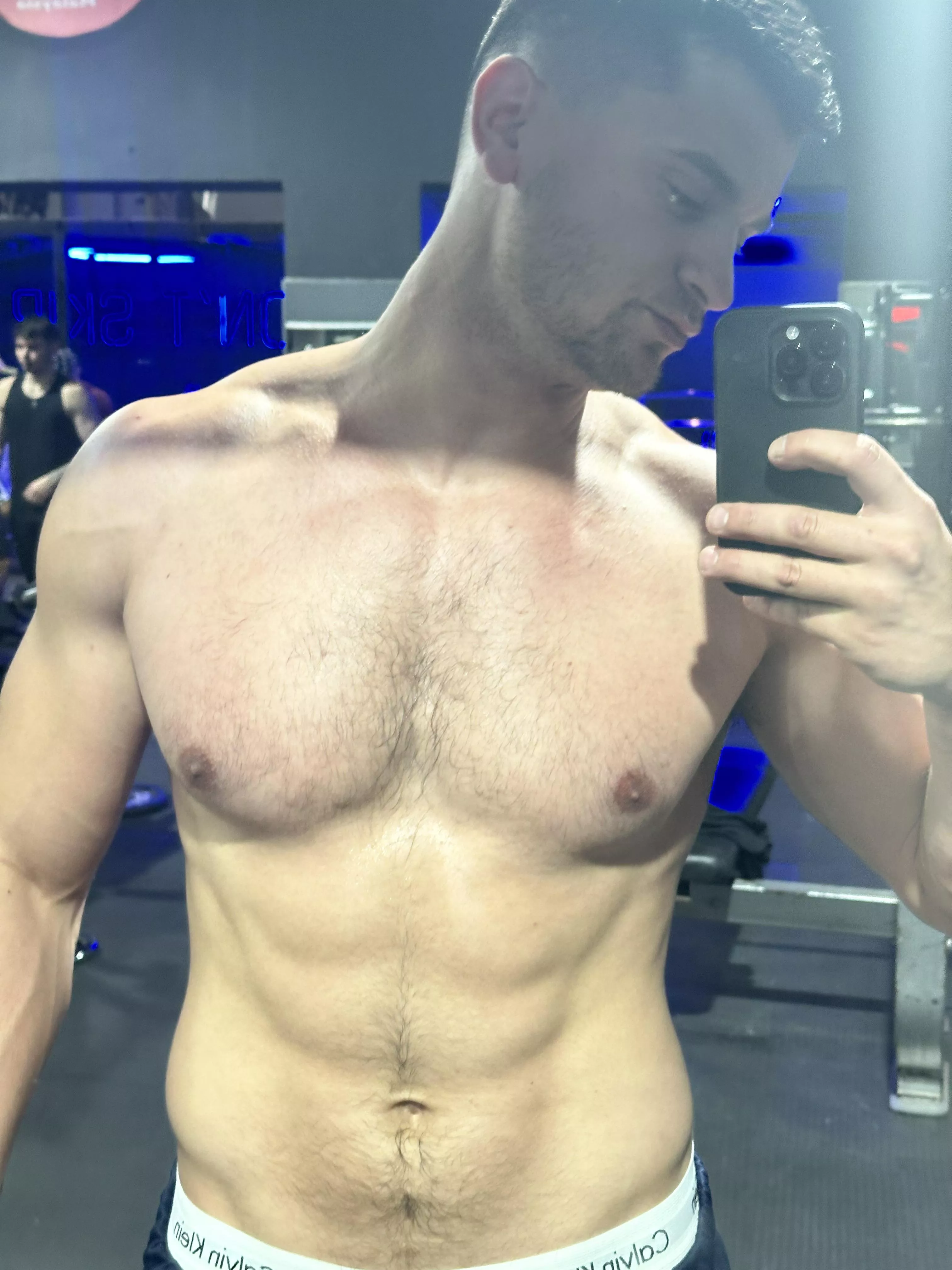 Look at this soft hair that goes down to my belly, my big chest and my abs… all market with veins, waiting for your tongue to pass by🥵👅 posted by realisiwak