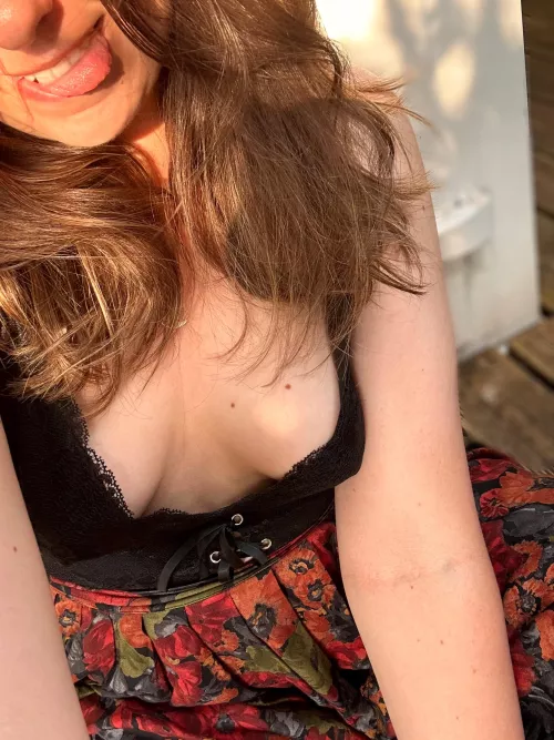 Making the most of the British sunshine ☀️  by sneakyfloof_