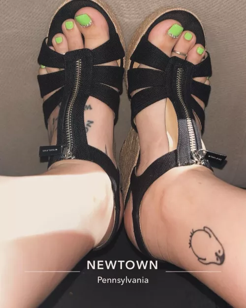 My feet need to be worshipped by Purple_Rush_9667