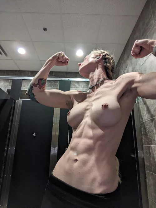 Sweaty armpits after an INSANE workout by LiftsNLingerie