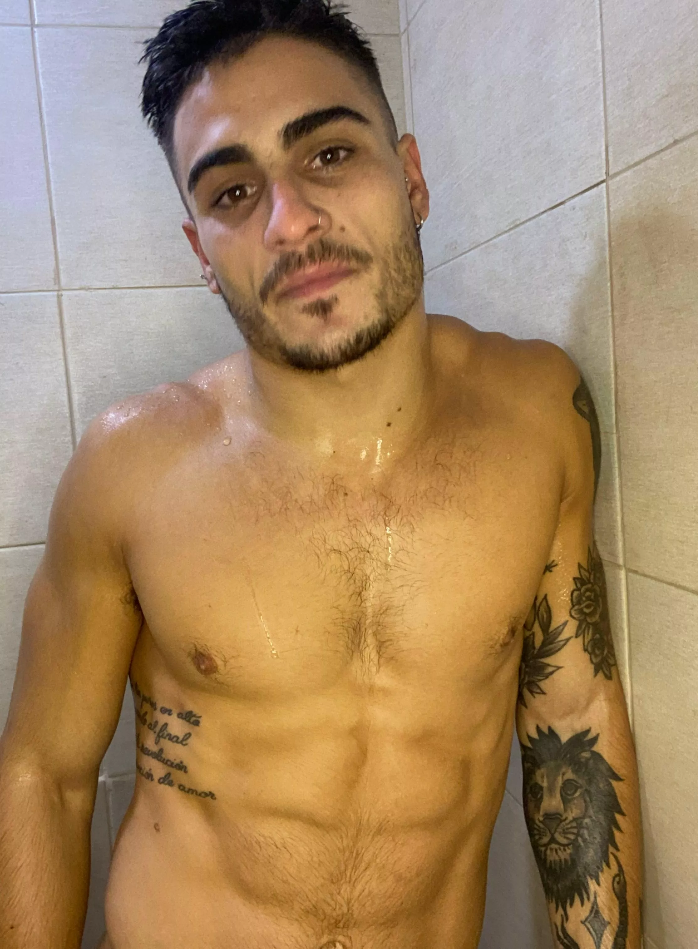 These abs are begging to be licked  posted by OliverKinggxoxo