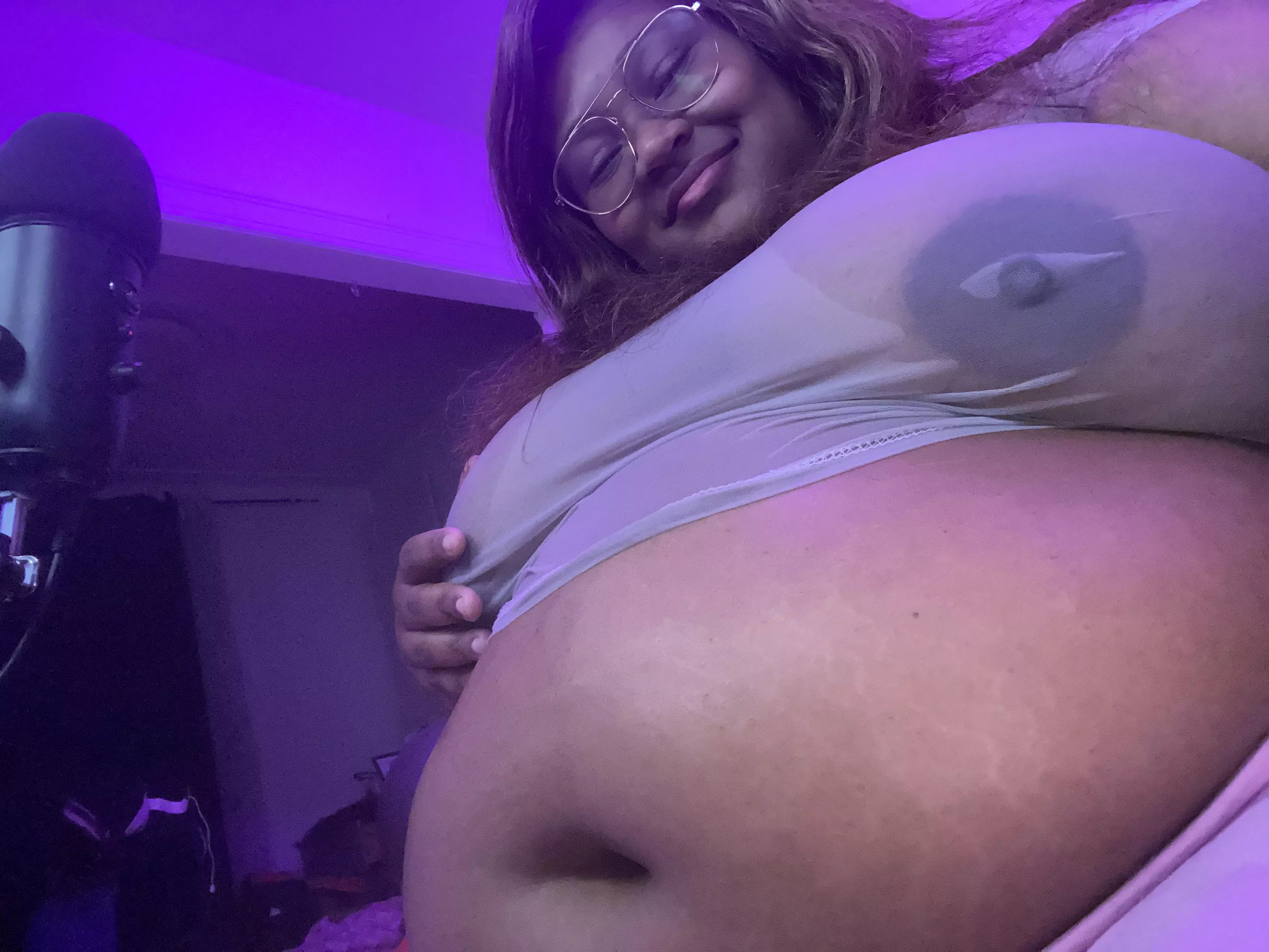 Would you fuck me while I eat a meal ? posted by aichablackbbw