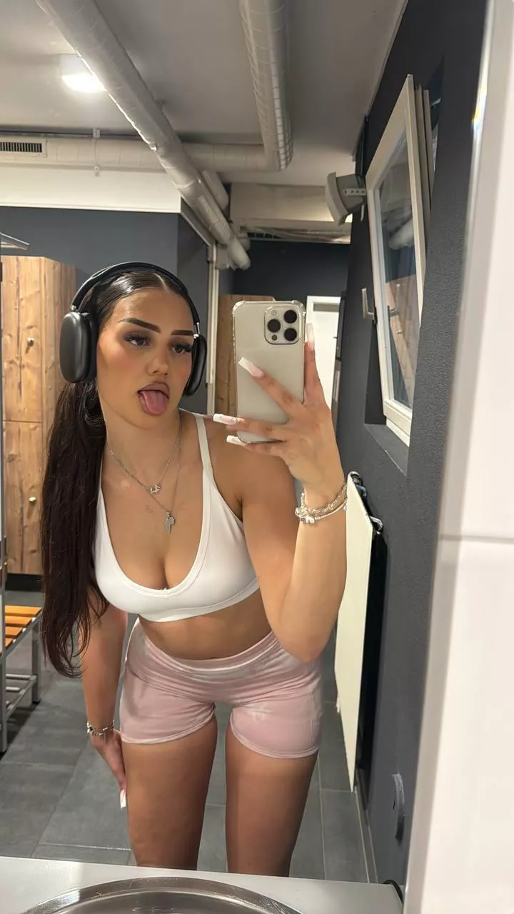 Can you help me to make my cardio more interesting? [F] posted by sexymaterialgirl