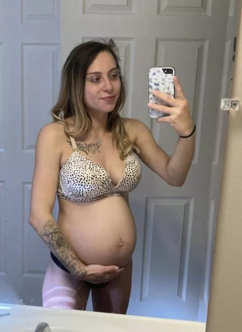 Can you tell I love breeding ? 🤤 posted by Momma-pregnant