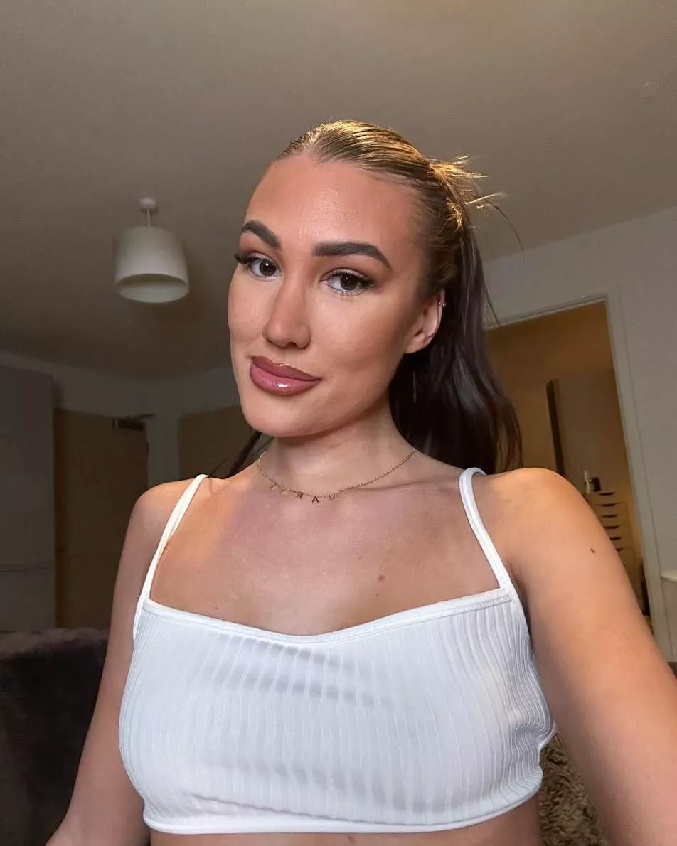 Do you think my croptop is cute? posted by HomeFar1276