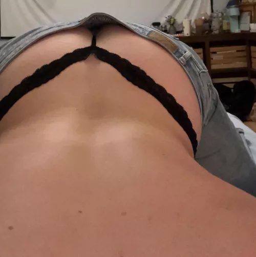 Don’t you just love a gstring sticking out of a pair of jeans by Reya_sunshine_