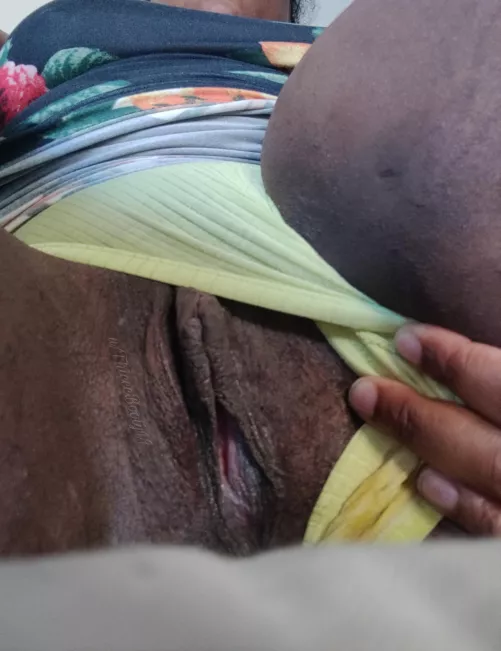 Everyone loves when I wear dresses. You can always see my pink chocolate when I pull my legs up by ThicccBootyV1