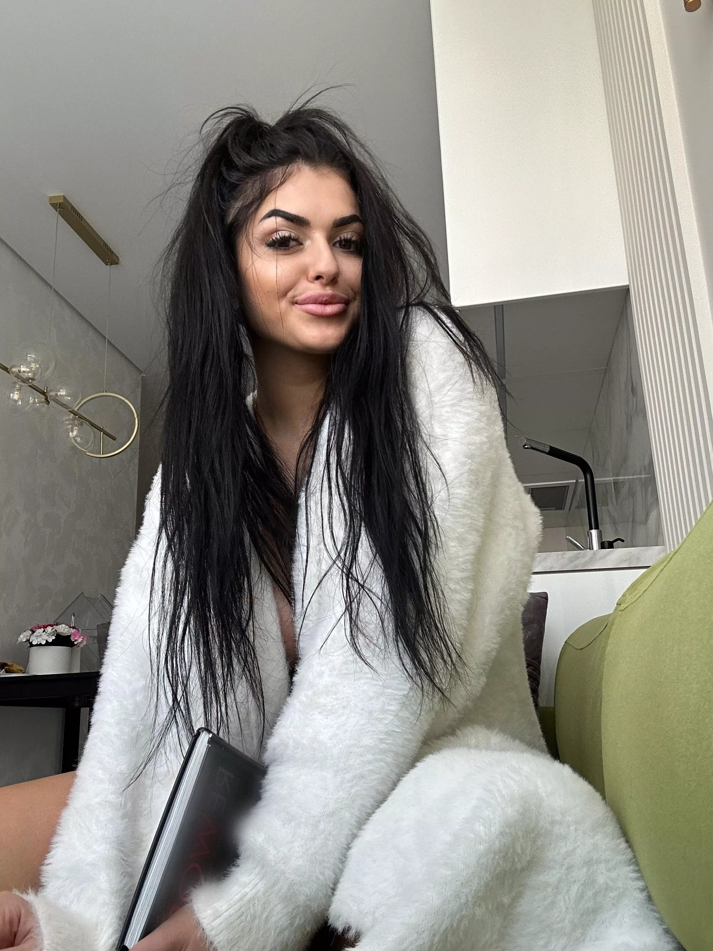 I love this robe posted by olivia_inspiration