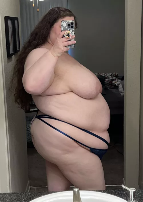 Let’s start the weekend right, get in my bed by arealhandful