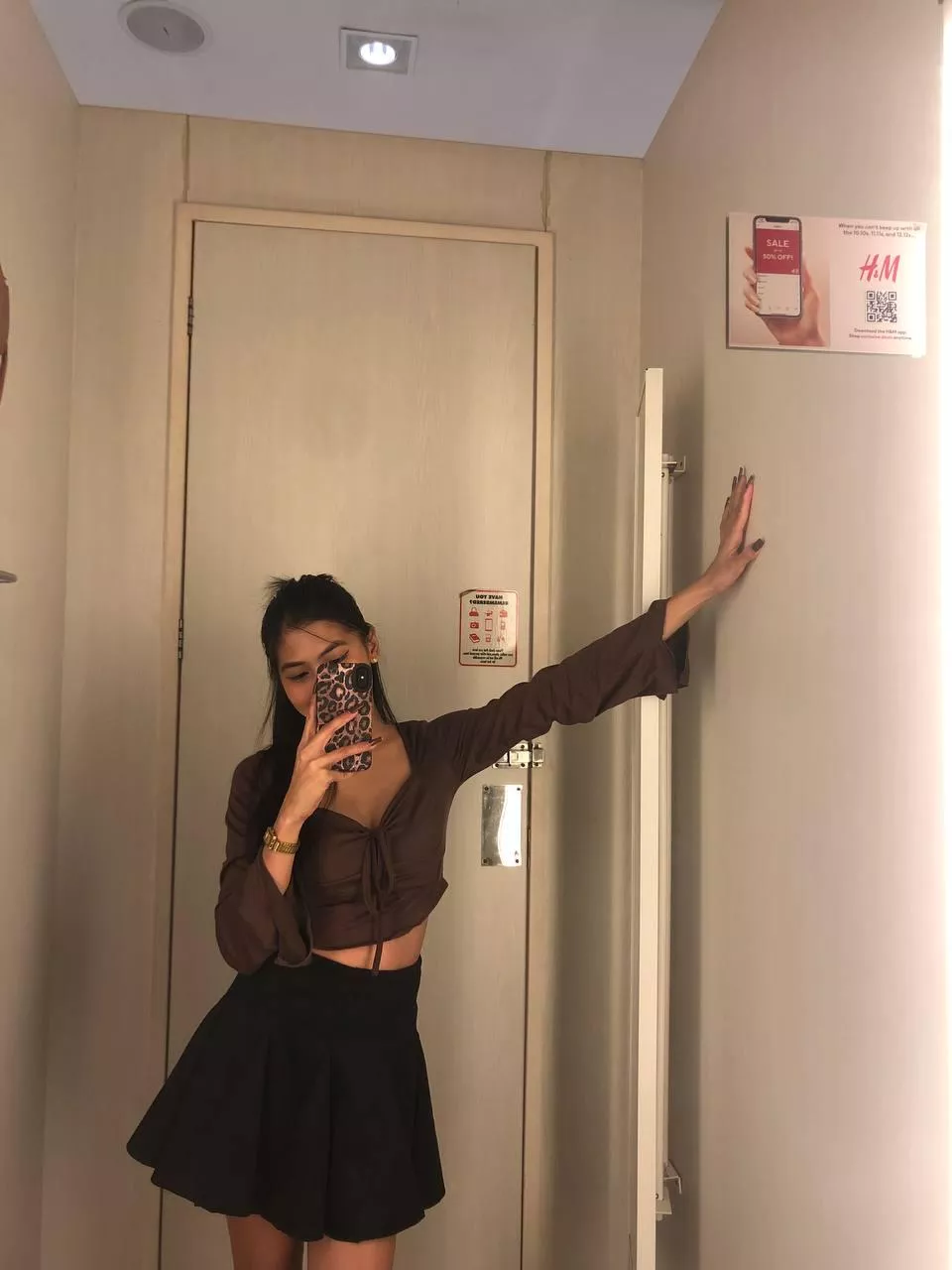 Petite Asian secretary, that's me! posted by painbaxi1998