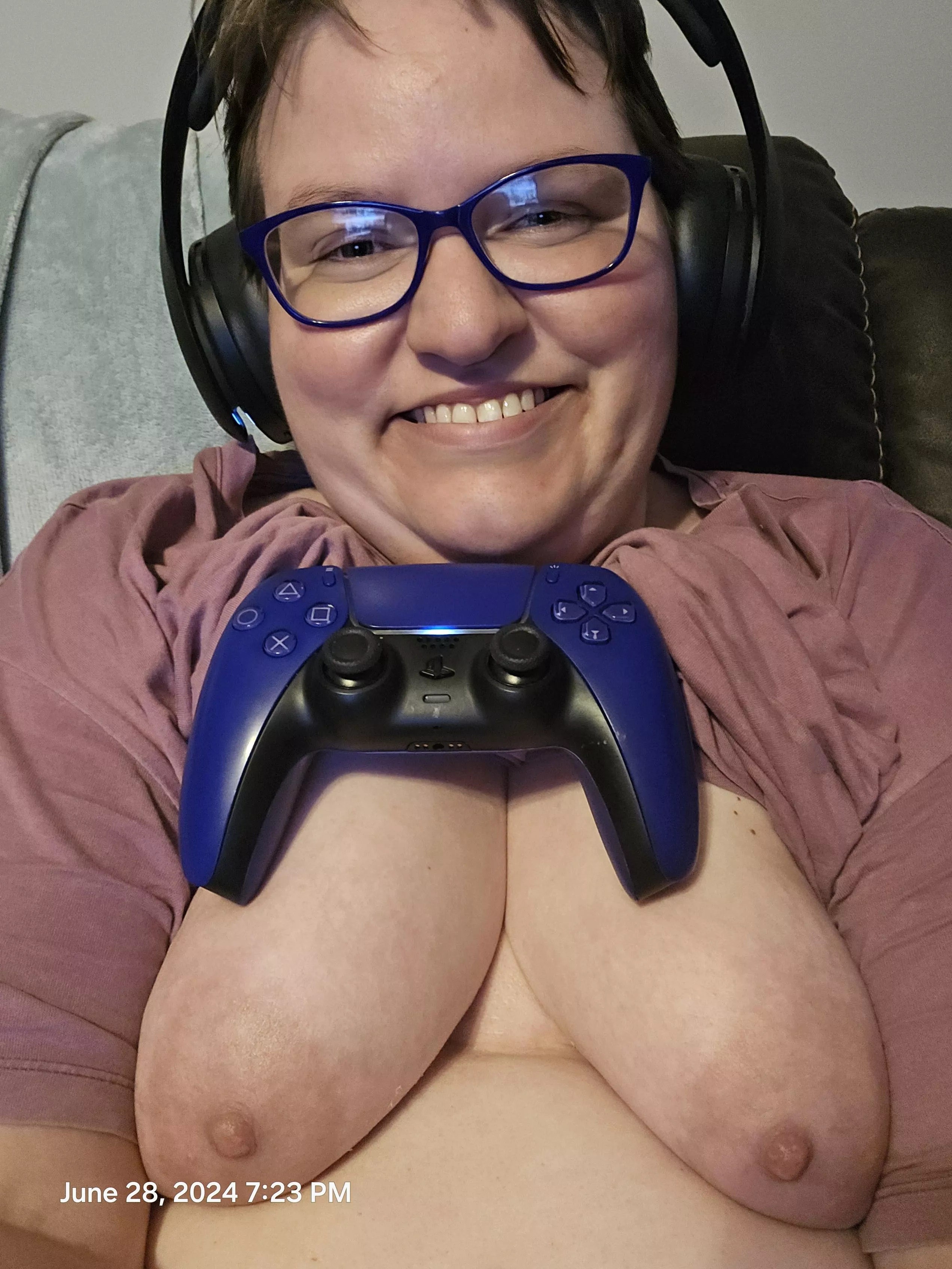 Play with my titties while I play my game! posted by Giggles814