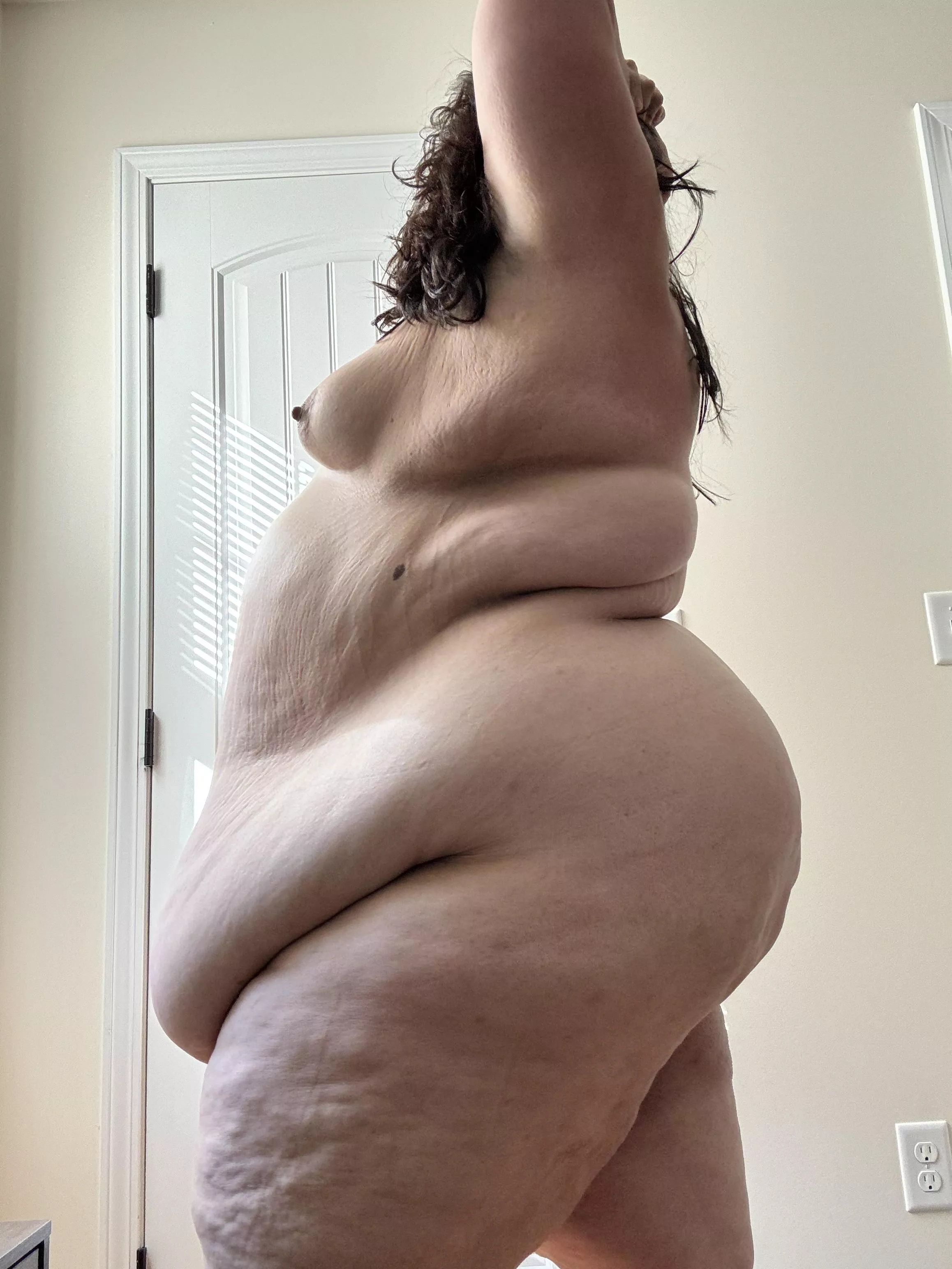 Side views🥰 posted by mariposabonita96