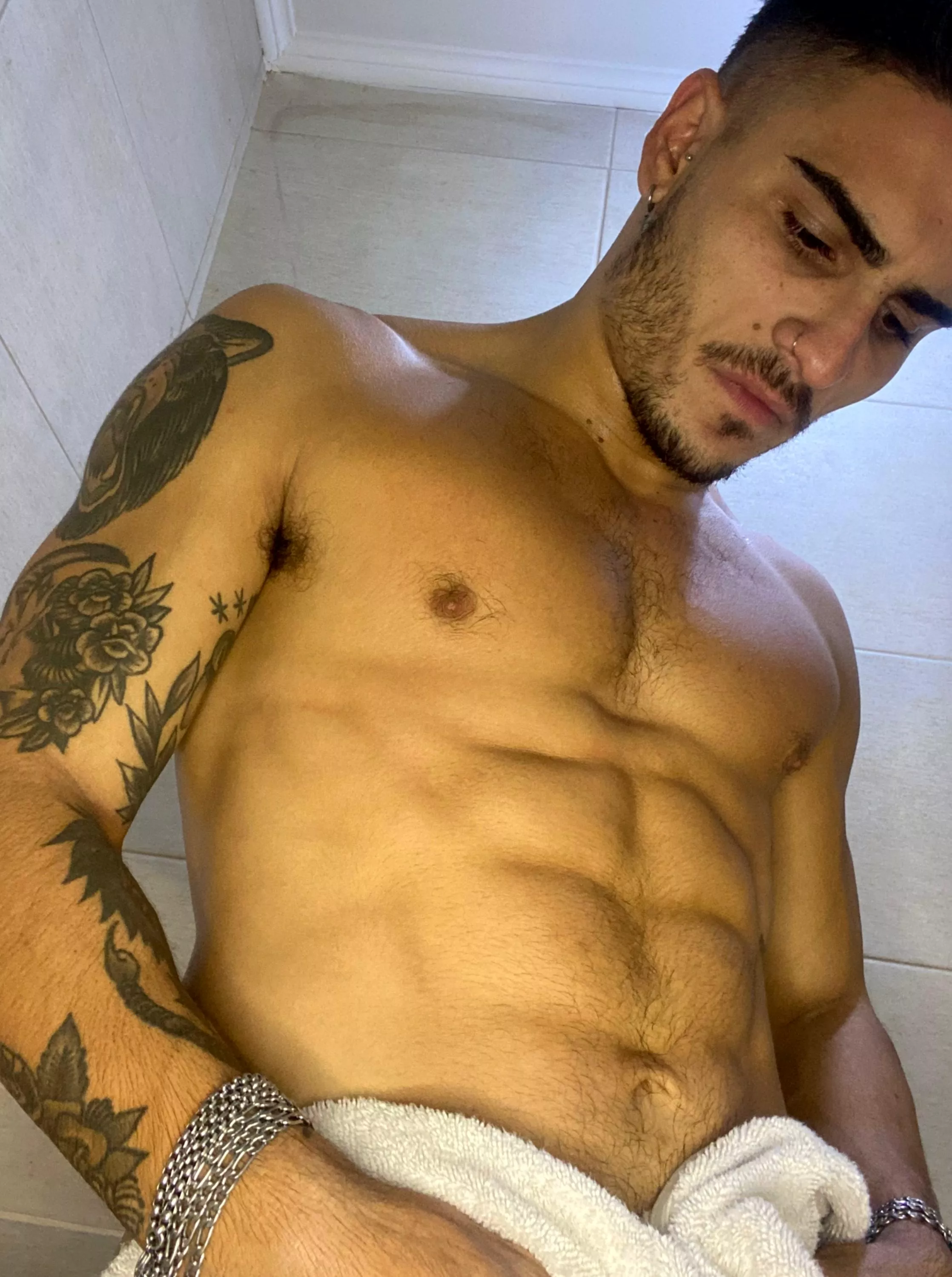 Want to see the hottest thing that's been in this shower?  posted by OlieTheKing