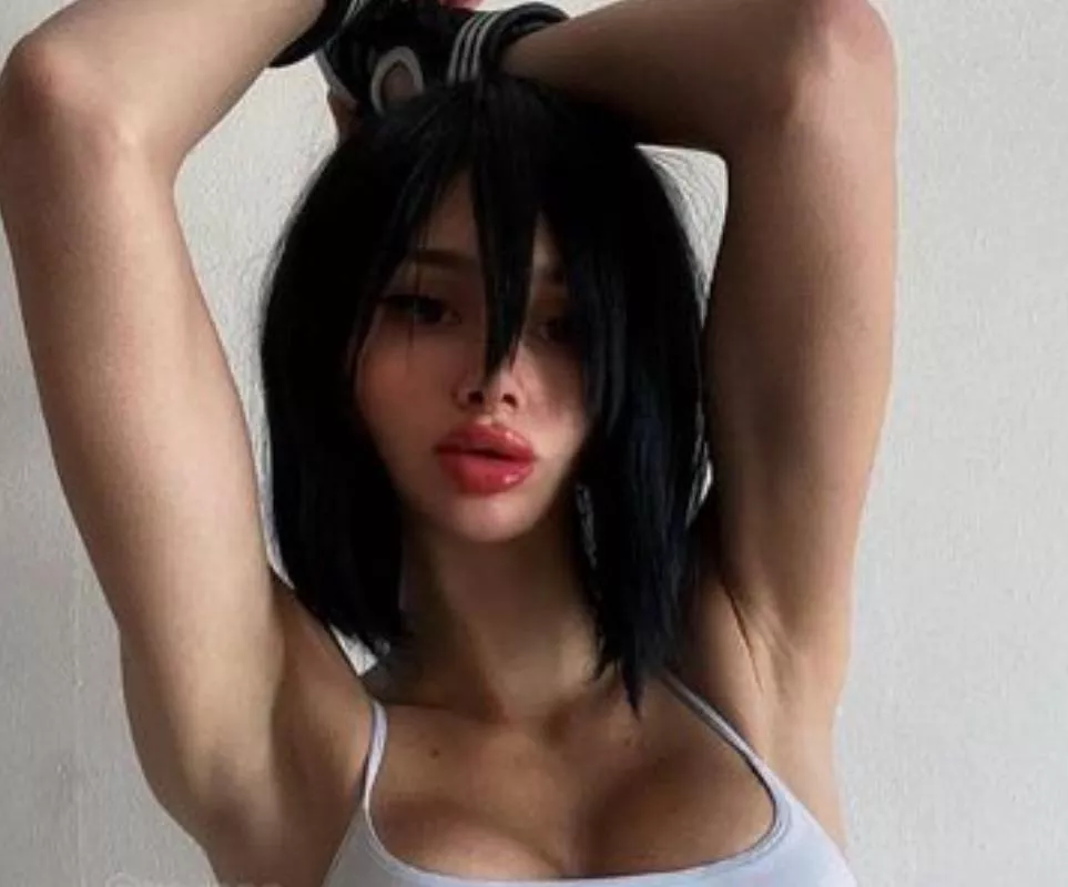 Who says muscular girls can't have thick lips? posted by melanie_fartinez