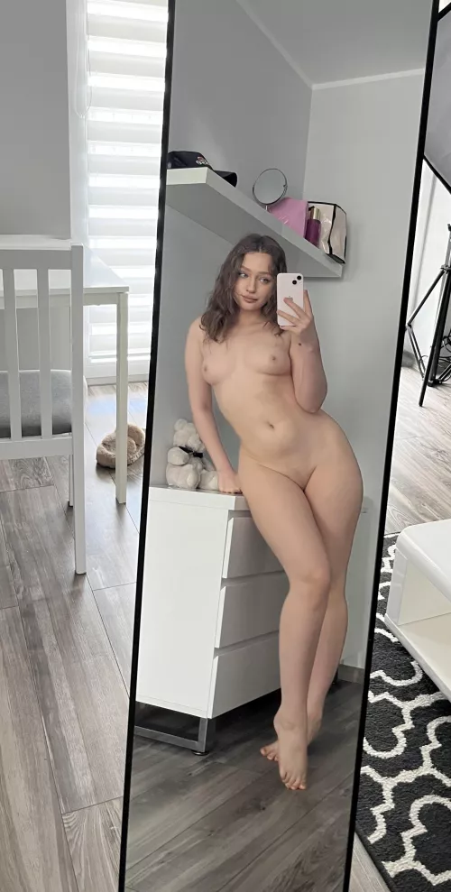 A beautiful girl in a beautiful mirror by DazzlinggBeauty