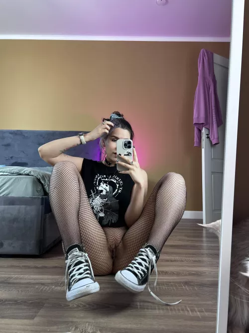 Fishnets and feet - the perfect combination of sensuality and edginess. by Ev4Evans