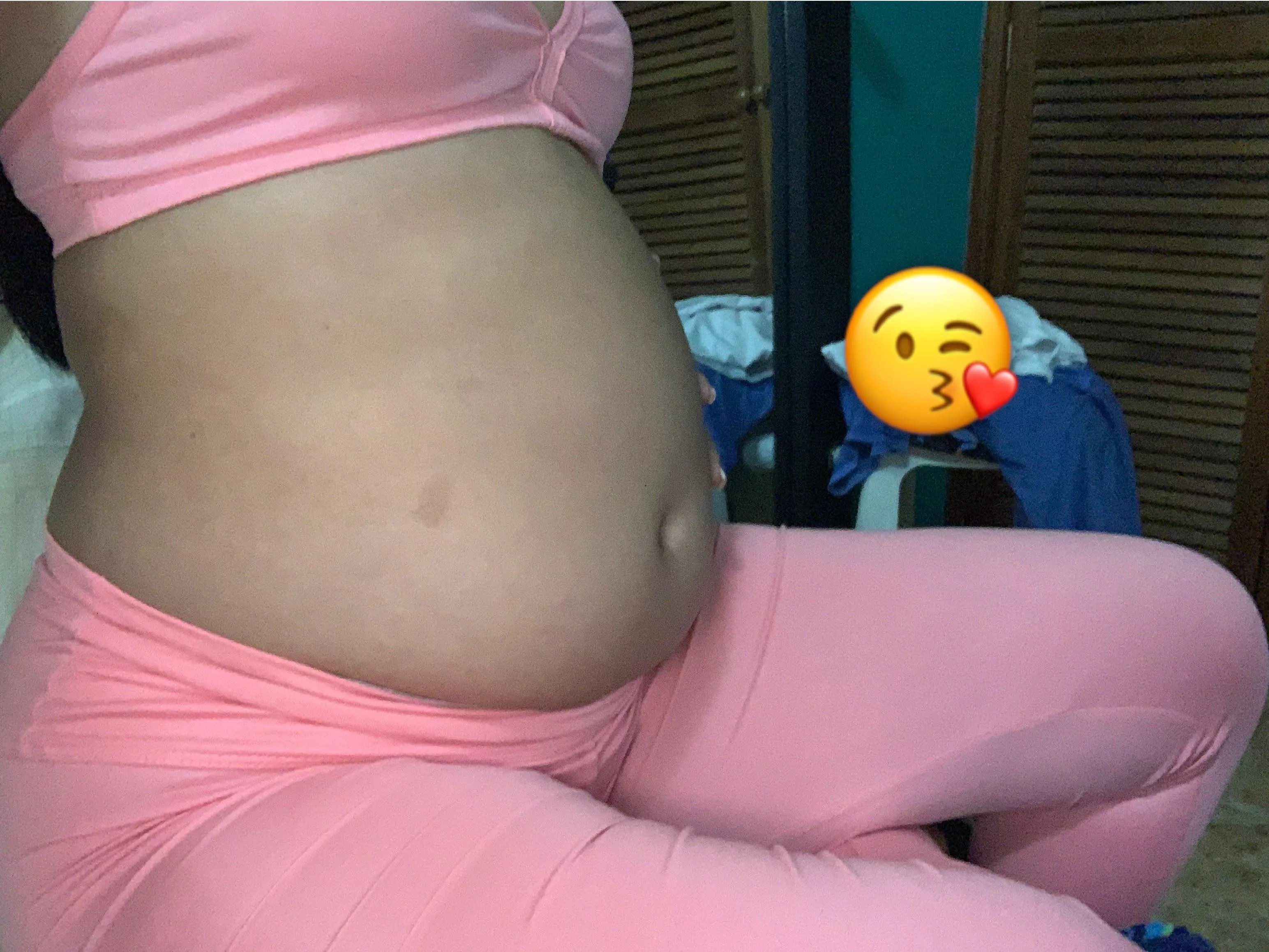 Hello guys, I come with everything... I accept all kinds of challenges and fetishes to fill this beautiful belly😍❤️ posted by vanessap345