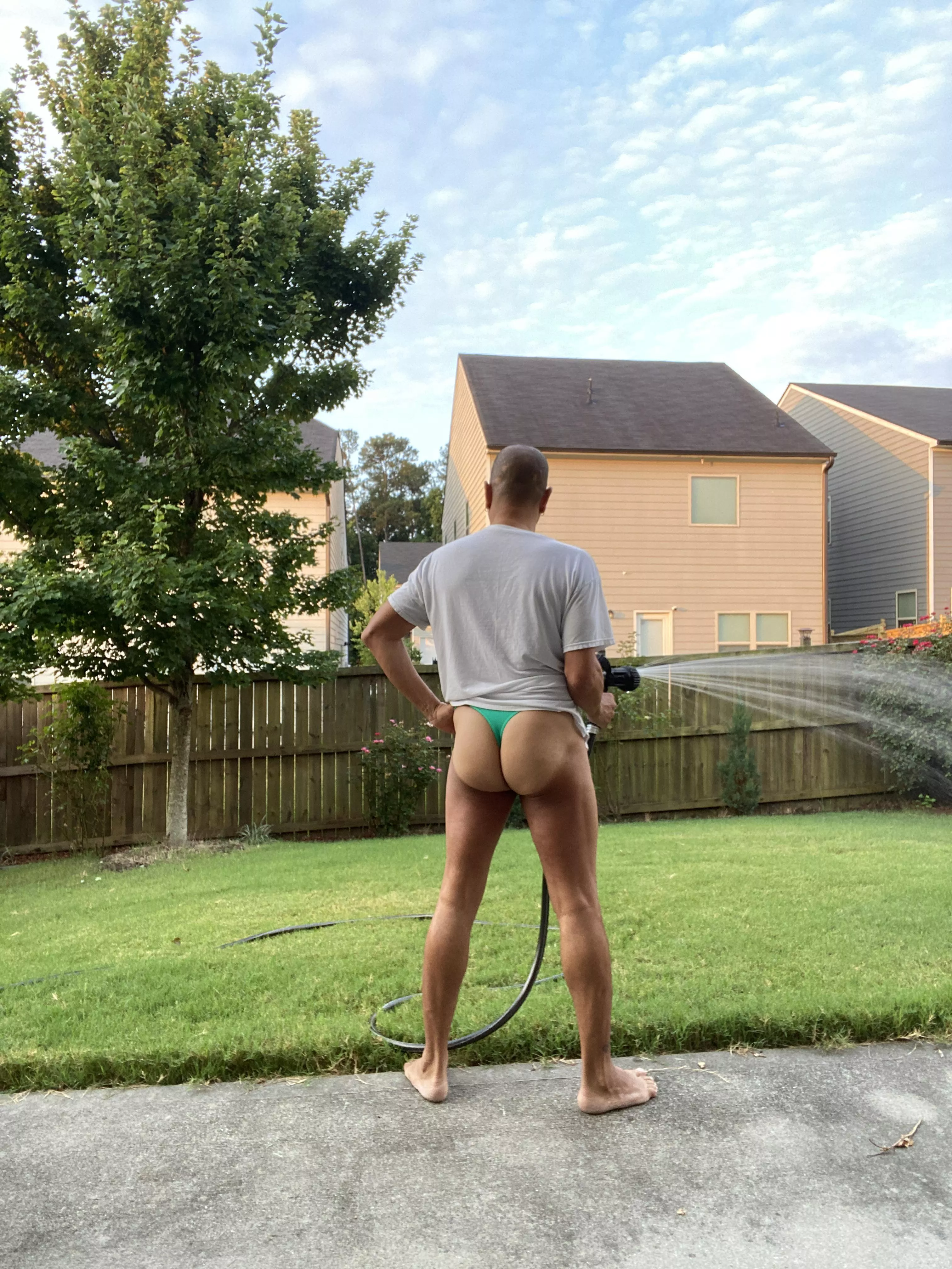 Hey neighbors   posted by AtlThongGuy