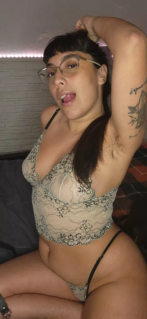 I want to see you hot. Are you hot? Can my hairy armpit and my chubby belly help you?  by miraclles