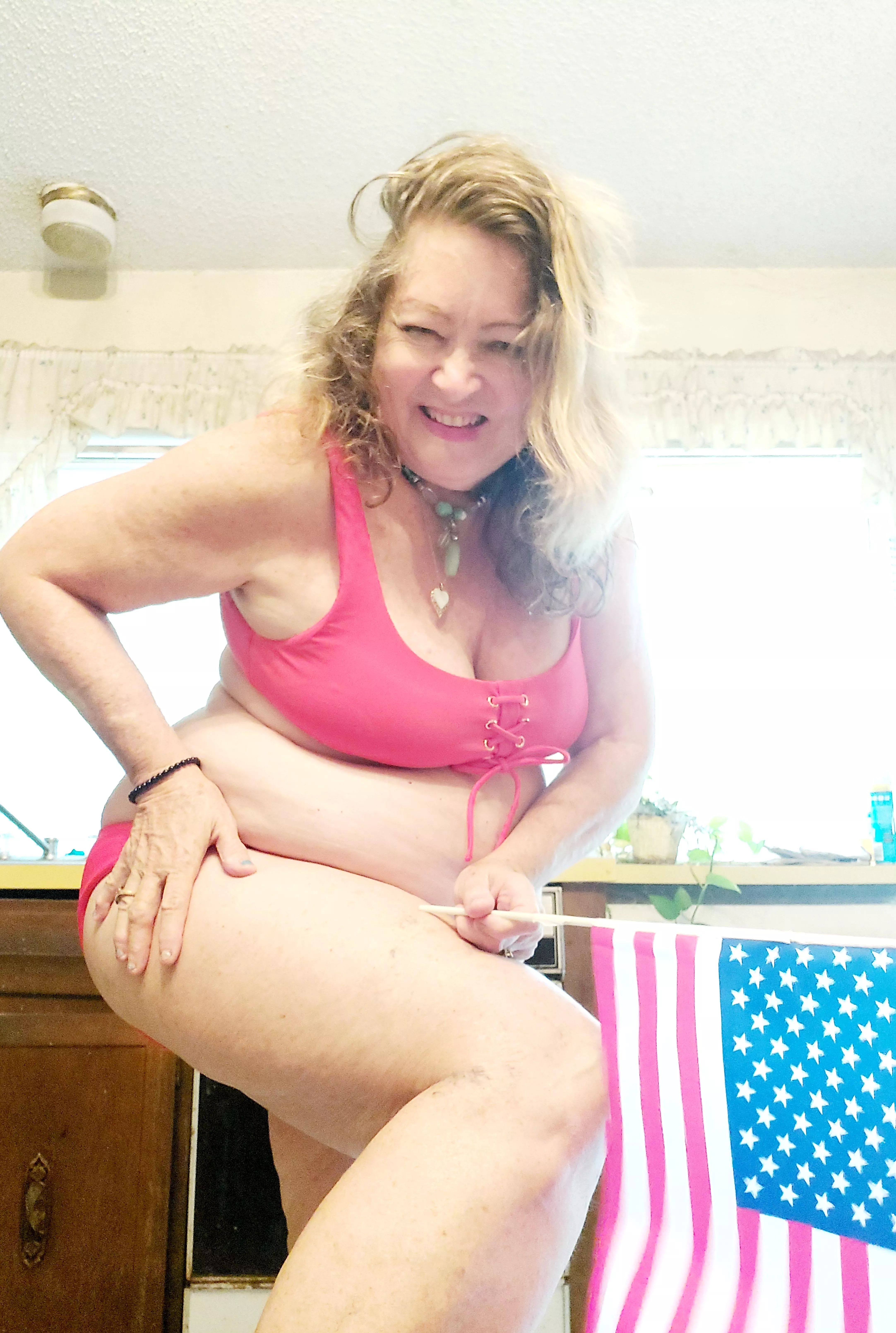 It may be the 4th of July soon but let me flag you down posted by blondiedi1223