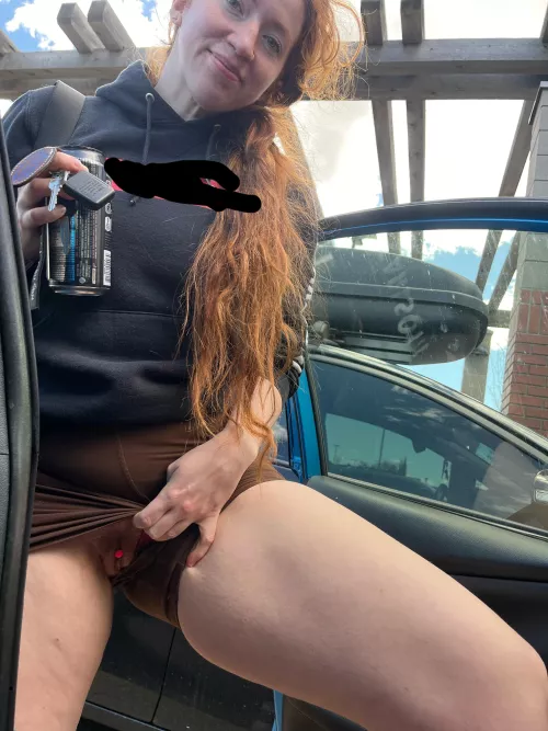 Little pussy flash after the gym  by gidgegidge