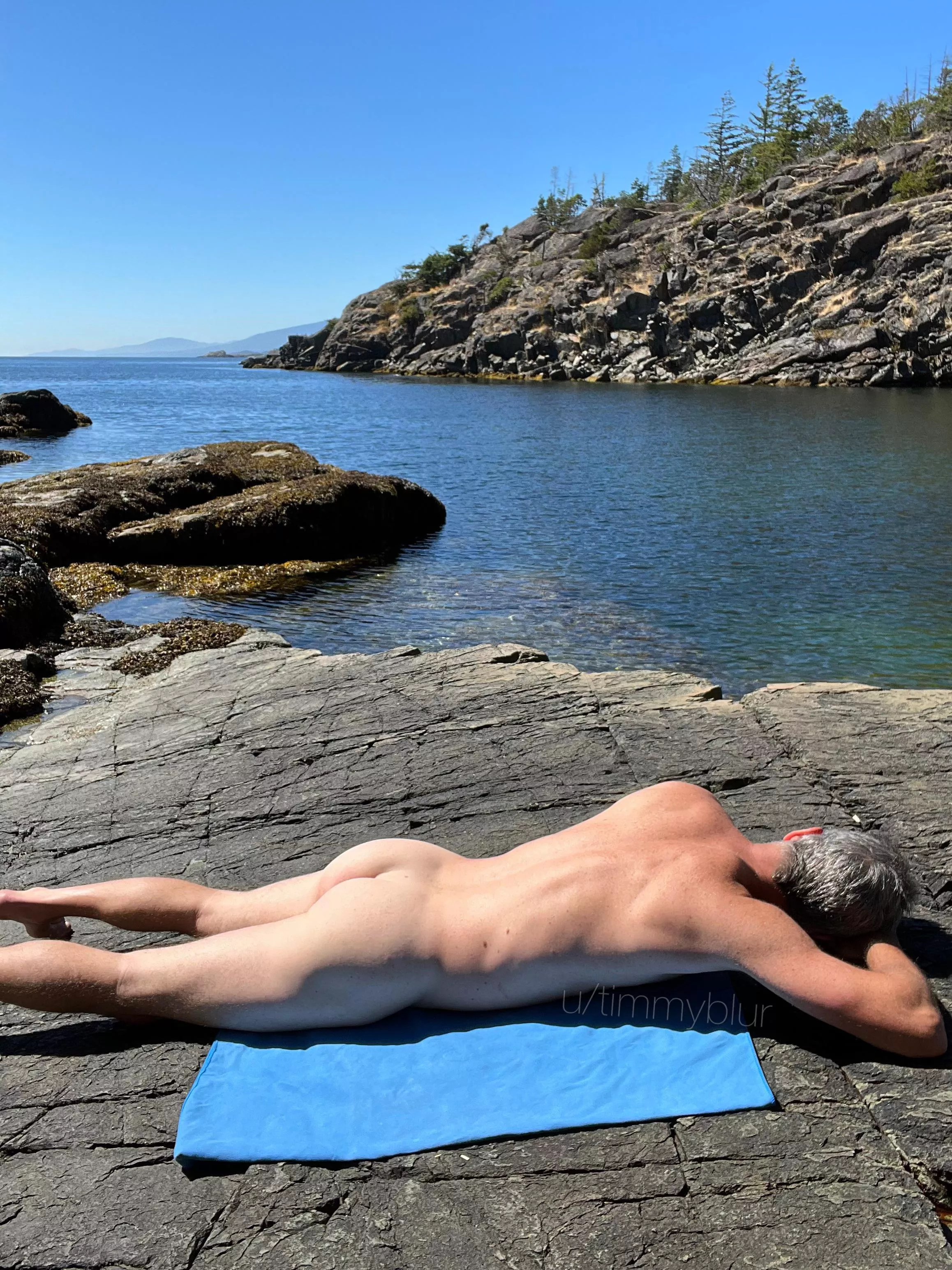 Naked in nature, lying in the sun… my favorite way to relax. posted by timmyblur