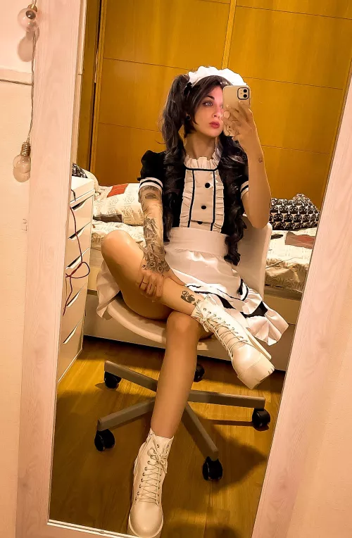 No reason to have a maid if she won't clean your saber by InfernoImpulse