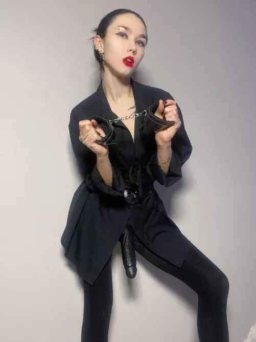 We matched on tinder and i sent you this, how do you react? by KellyMilano