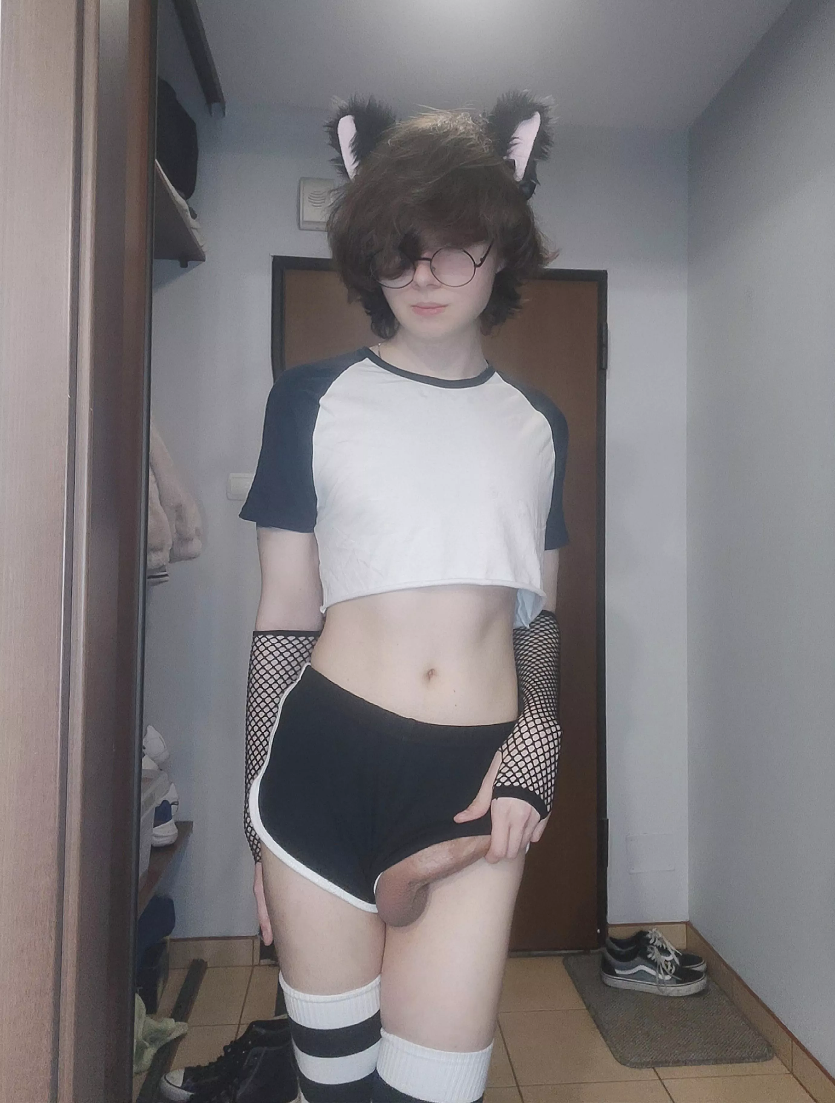 Would you let me suck your cock? 🥺 posted by MaxHamster69