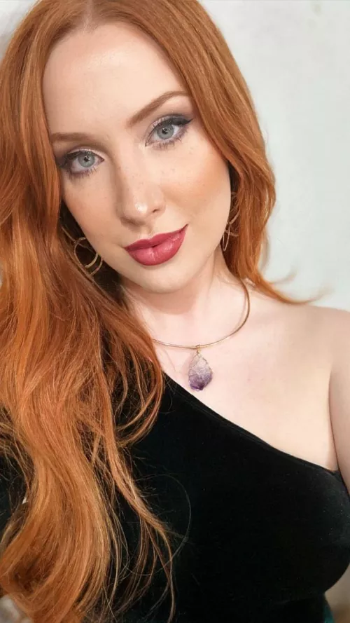 Ana Luiza by BinkyStalls