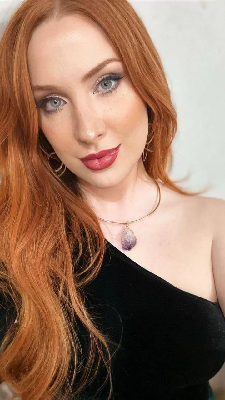 Ana Luiza posted by BinkyStalls