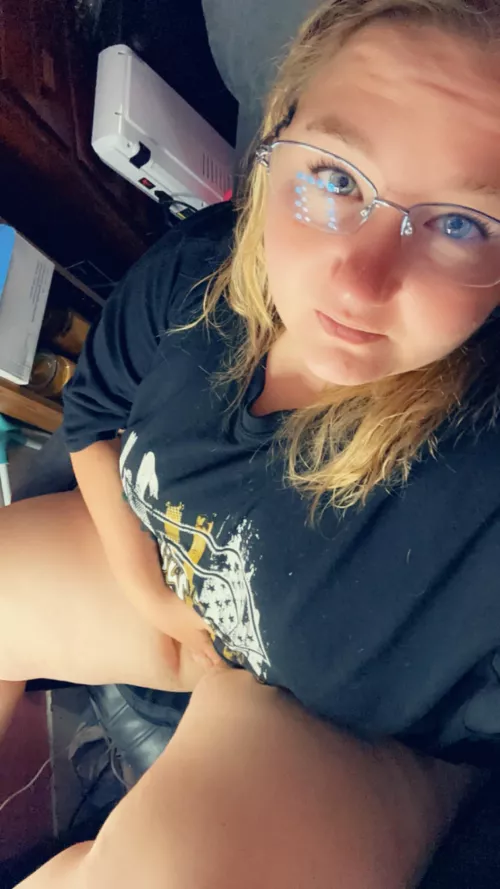 Freshly shower and in the mood to play with myself. by Fungamer027