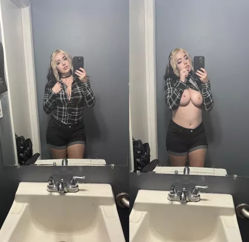 I love taking naughty pics in the bathroom by ValerieVampyr