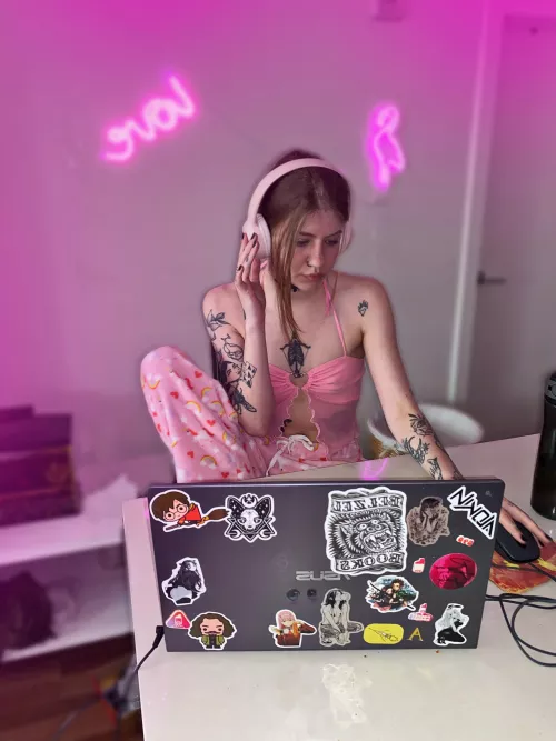 I only fuck guys who win me by Mari_Yummy