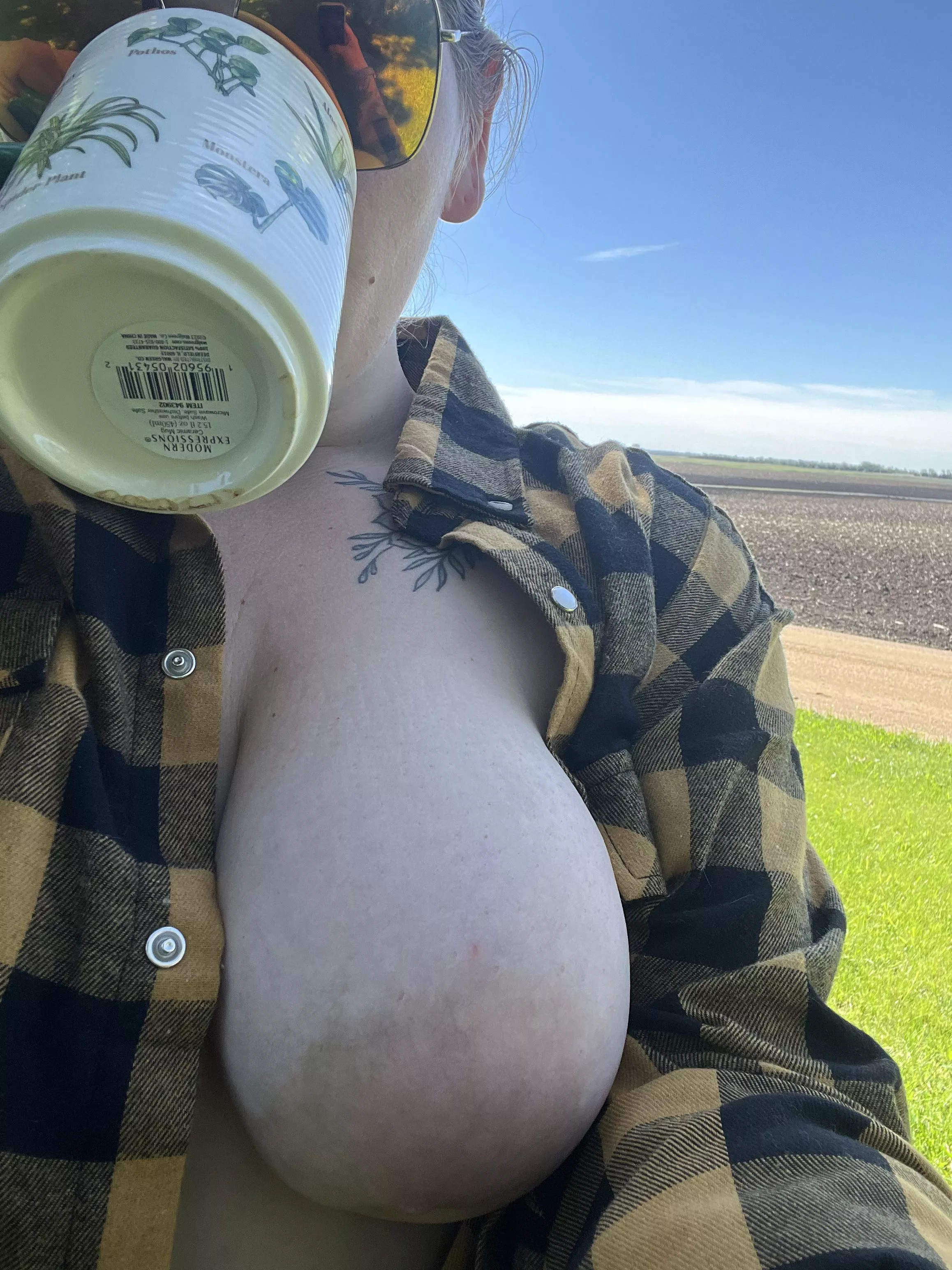 I prefer my coffee outside on Sundays. Enjoying an evening brew since I'm off for the next week 😉  posted by PLANTSN0TPE0PLE