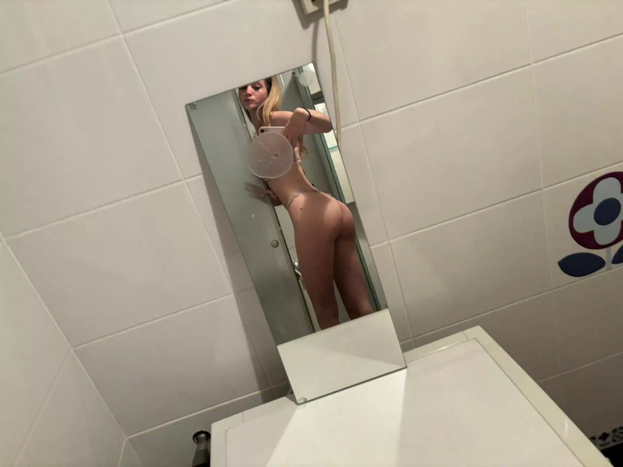 just an 18 yr old blondie who wants to have fun posted by kinkyprincessgirl